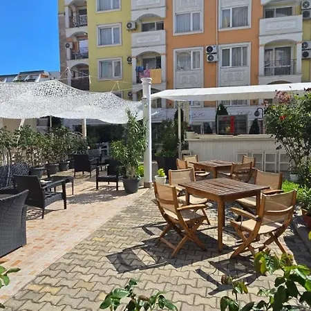 Vanilla Garden Apartmanhotel 3*