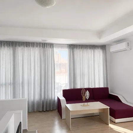 מלון דירות Vanilla Garden 3*