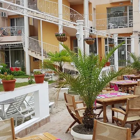 Vanilla Garden מלון דירות סאני ביץ'